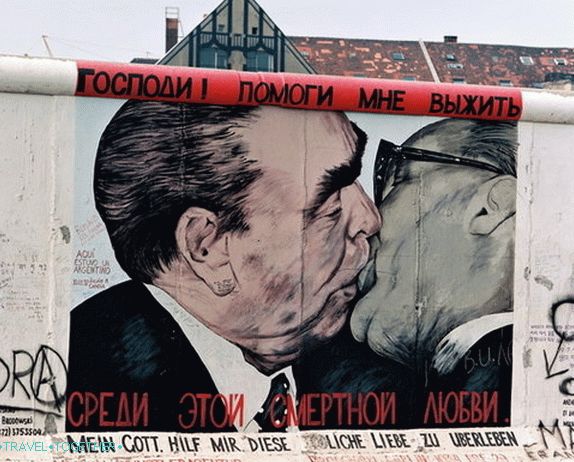 Honecker és Brezhnev csókja