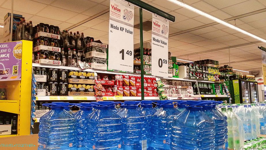 A vizet 5 literből, nagyon olcsó vízből vásárolták