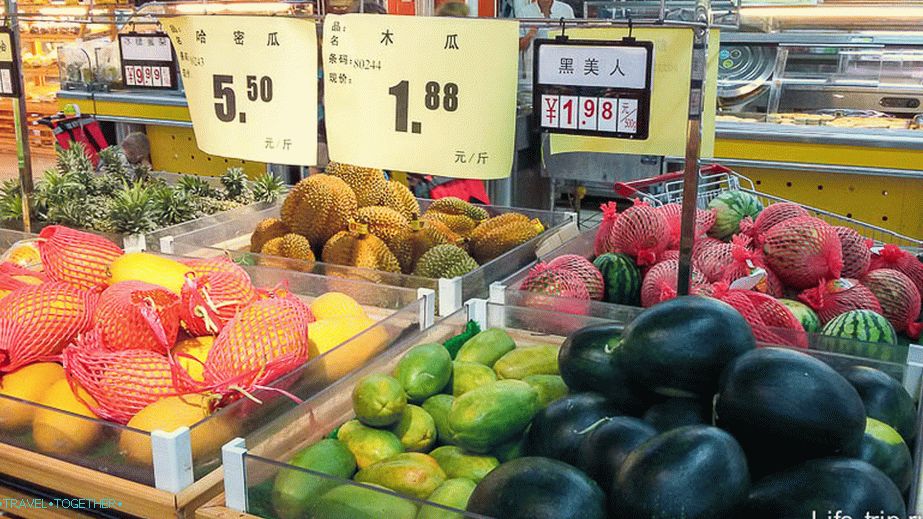 Balról jobbra - dinnye, papayas, görögdinnye