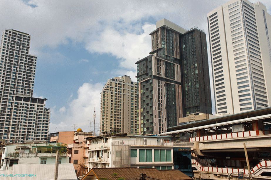 Modern épületek Bangkokban