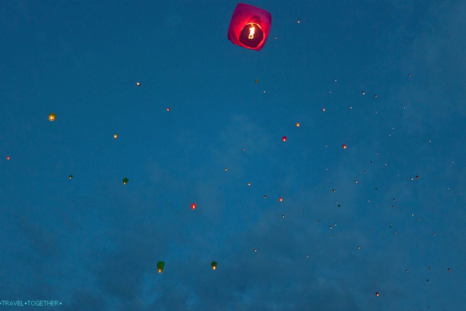 Sky lámpások az égen