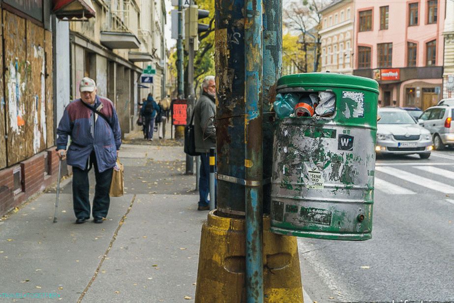 Pozsonyi urnák szemmel tartanak