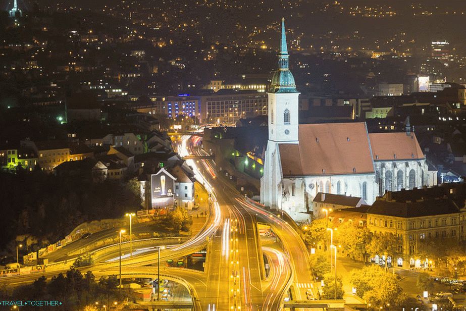 Fotó éjszaka Pozsony felülről