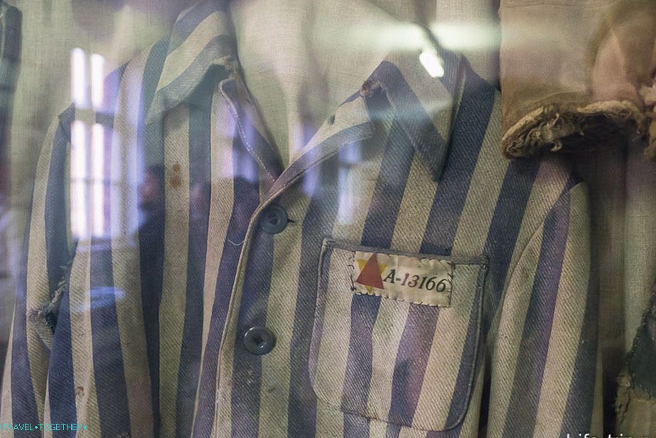 Auschwitzban lévő fogolyok ruhája