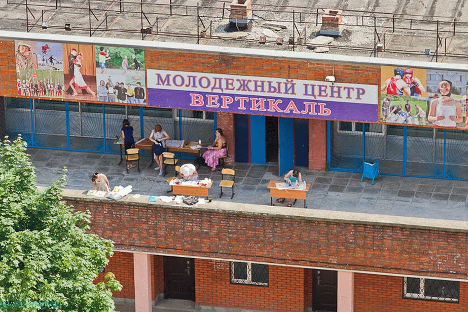 Az ifjúsági klub az utcai hőtől mentésre kerül
