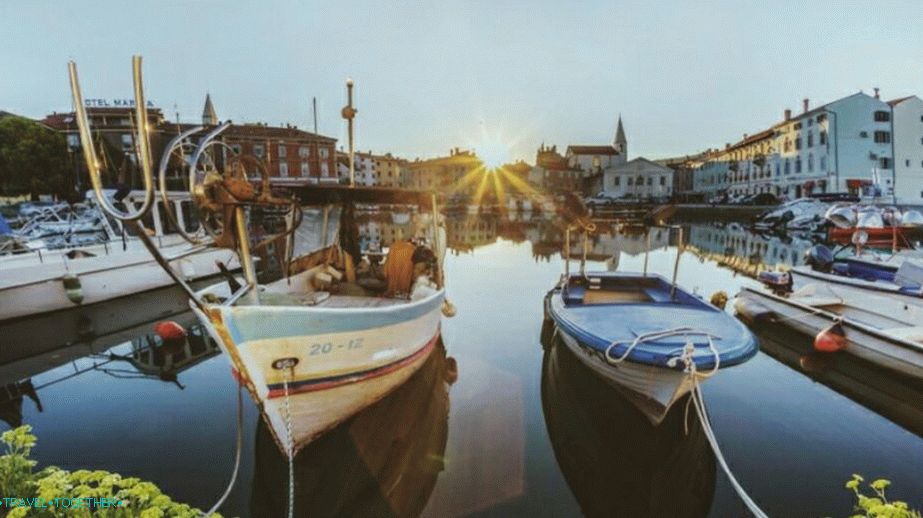 Izolskaya Marina