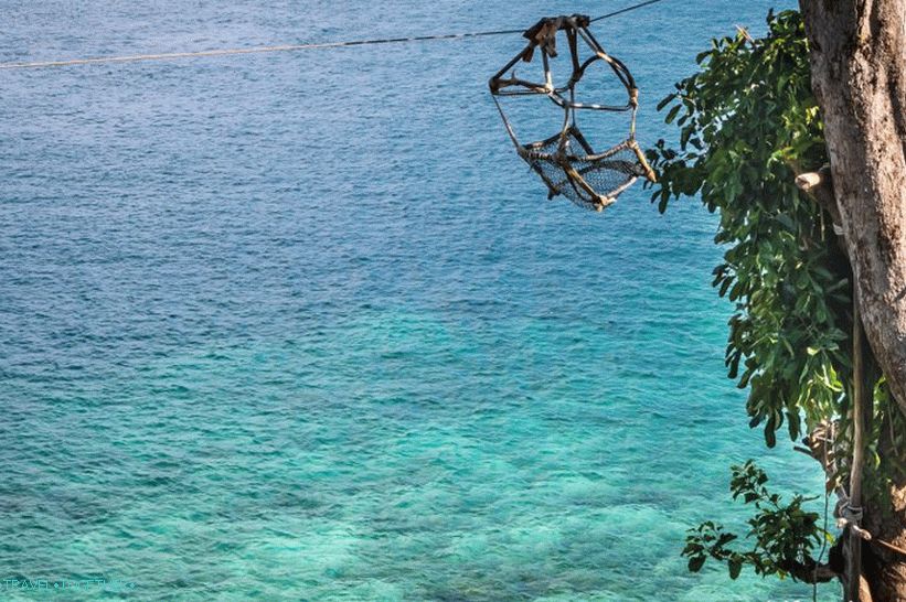 Cafe Monkey Bar a Phi Phi-ban - a bejárók és a hajnalok találkozására