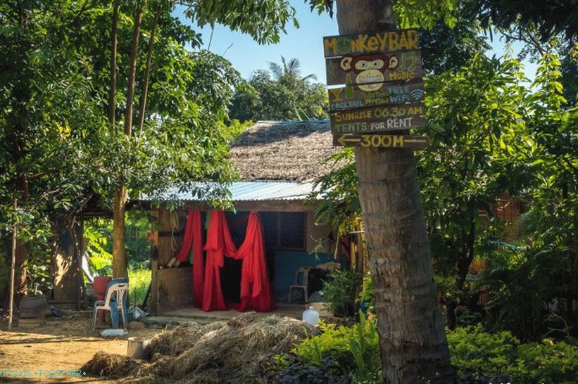 Cafe Monkey Bar a Phi Phi-ban - a bejárók és a hajnalok találkozására