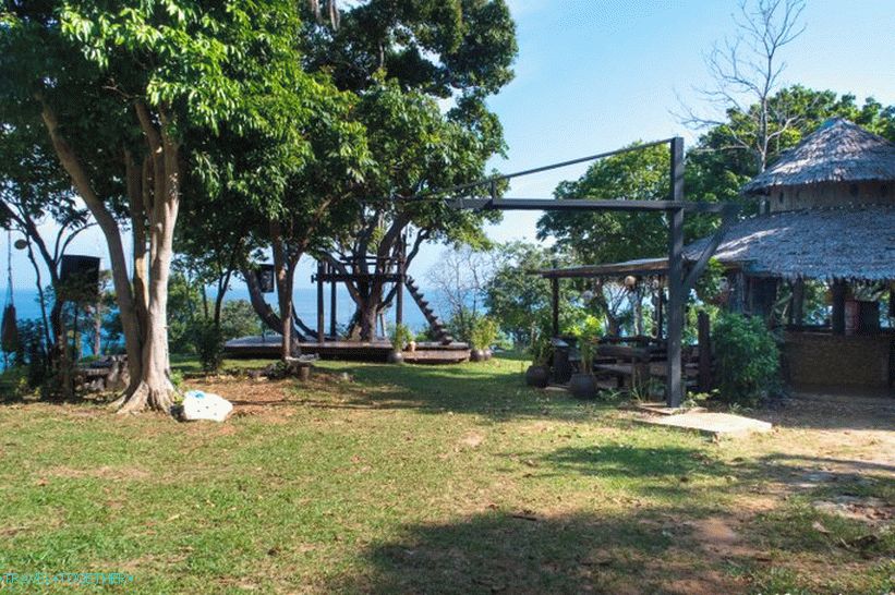 Cafe Monkey Bar a Phi Phi-ban - a bejárók és a hajnalok találkozására