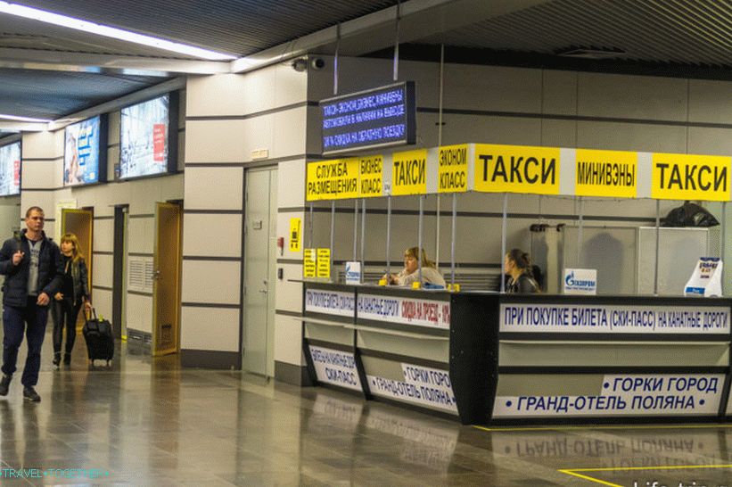 Taxiállomás a poggyászteremben a Sochi repülőtéren