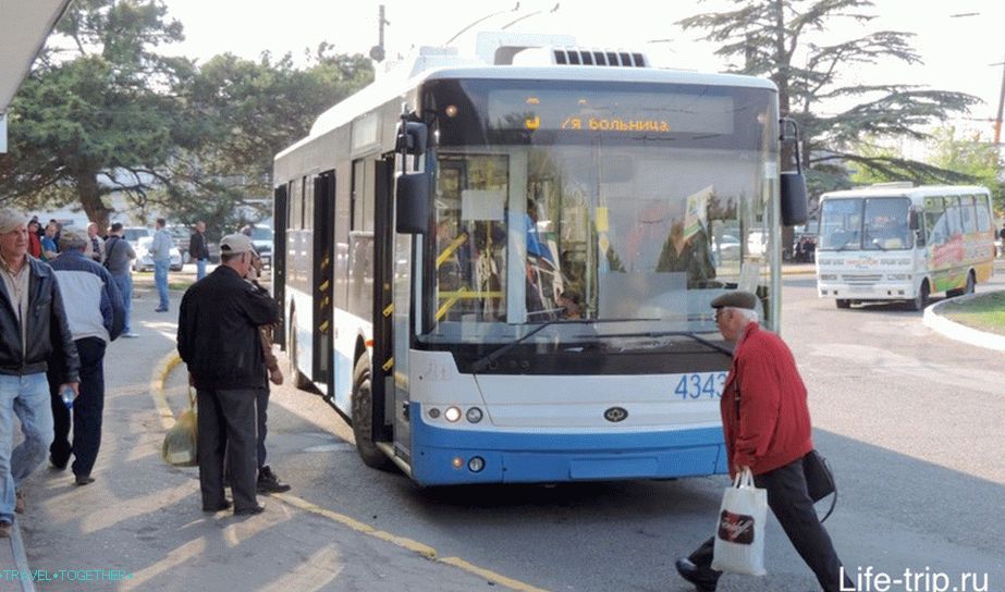 Buszok a Simferopol repülőtérről