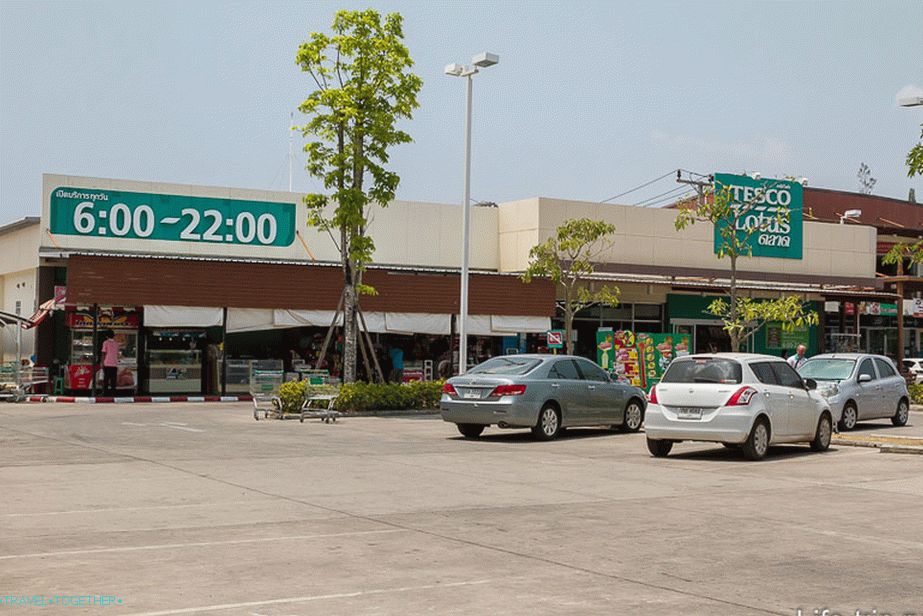 Tesco szupermarket Bang Taóban