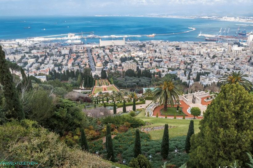 Haifa központja és a Bahai kertek kilátásai