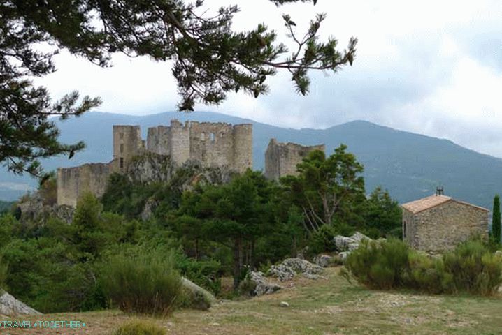 Egy ősi vár-erőd romjai