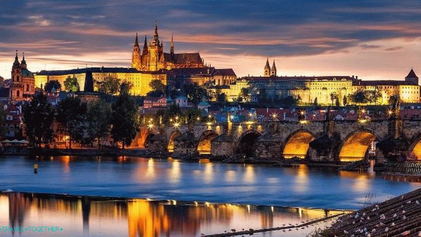 Mala Strana megtekintése a Vltava partjaitól
