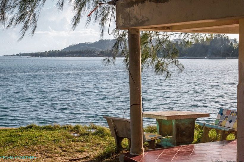 És a pavilon közvetlenül a tengerparton