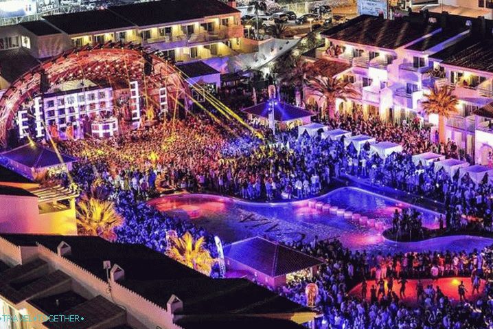 Spanyolország, Ibiza-sziget - a klub életének központja, tökéletes a fiatalok számára
