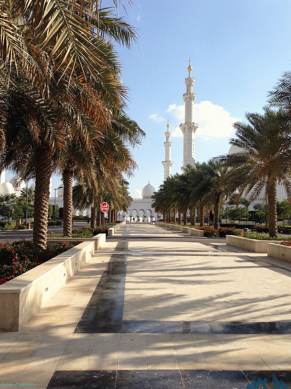 Kirándulás a Sheikh Zayed mecsetbe Abu Dhabiban