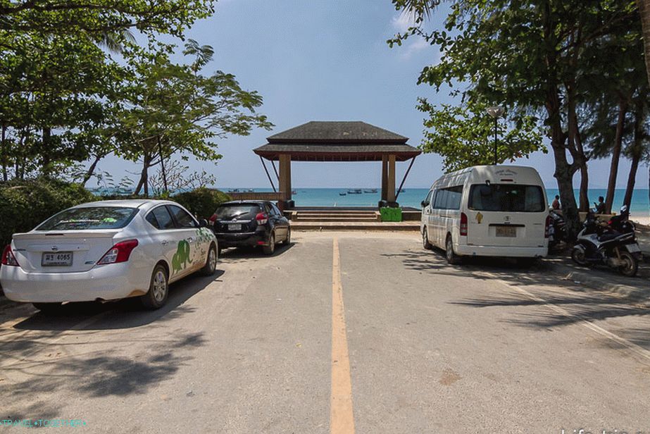 Klong Muang Beach bal oldala, a Sheraton Hotel közelében