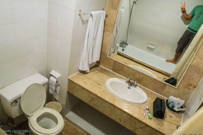 Kiváló olcsó szálloda Pattayában az első sorban - Mike Beach Resort