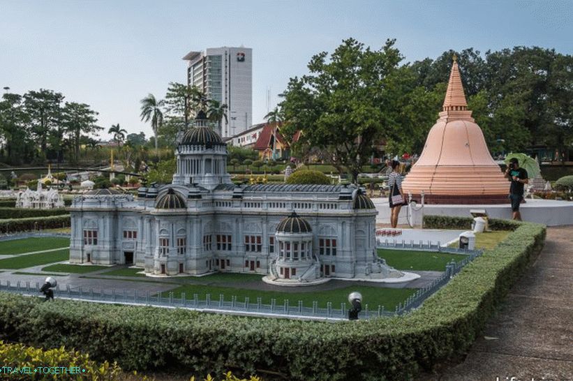 Elrendezések a Bangkok nemzetközi kórházának hátterében