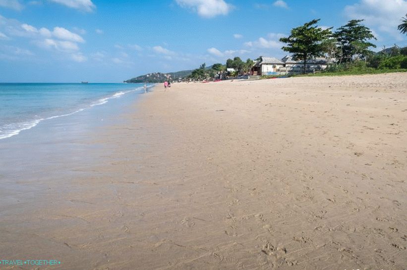 Klong Nin strand bal oldala Lantán