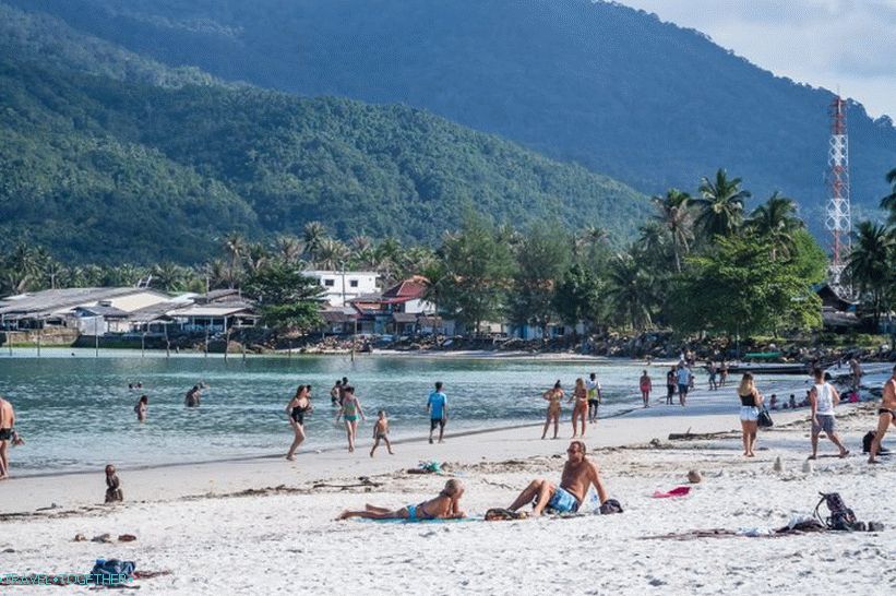 A Chaloklum strand közeledik