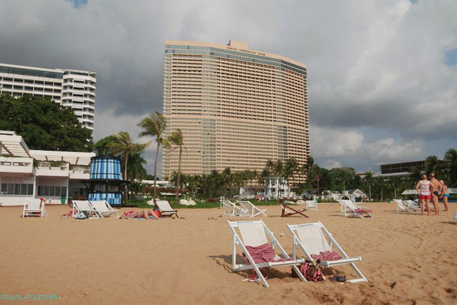 Ambassador Beach Hotel Beach - nincs árnyék és zsúfolt