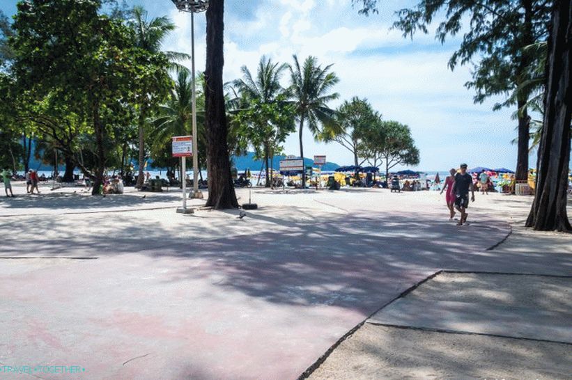 Patong Beach Phuketben a leginkább zajlik