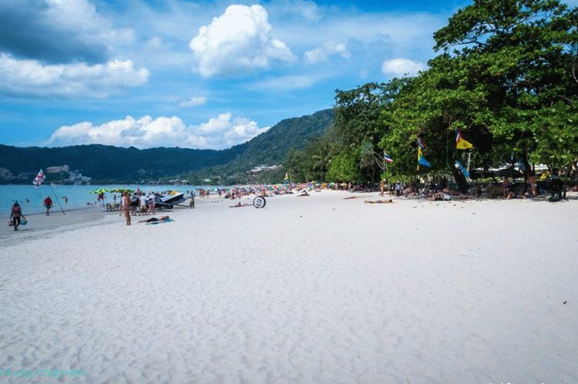 Patong Beach Phuketben a leginkább zajlik