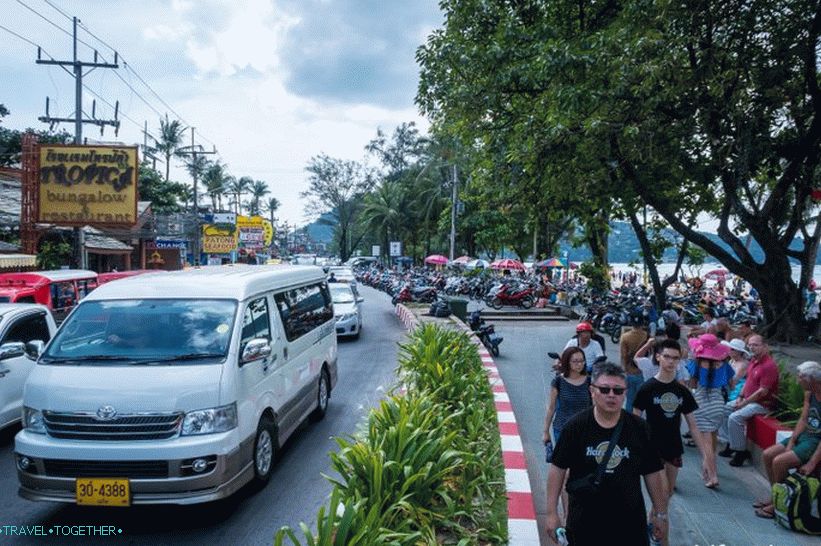 Patong Beach Phuketben a leginkább zajlik