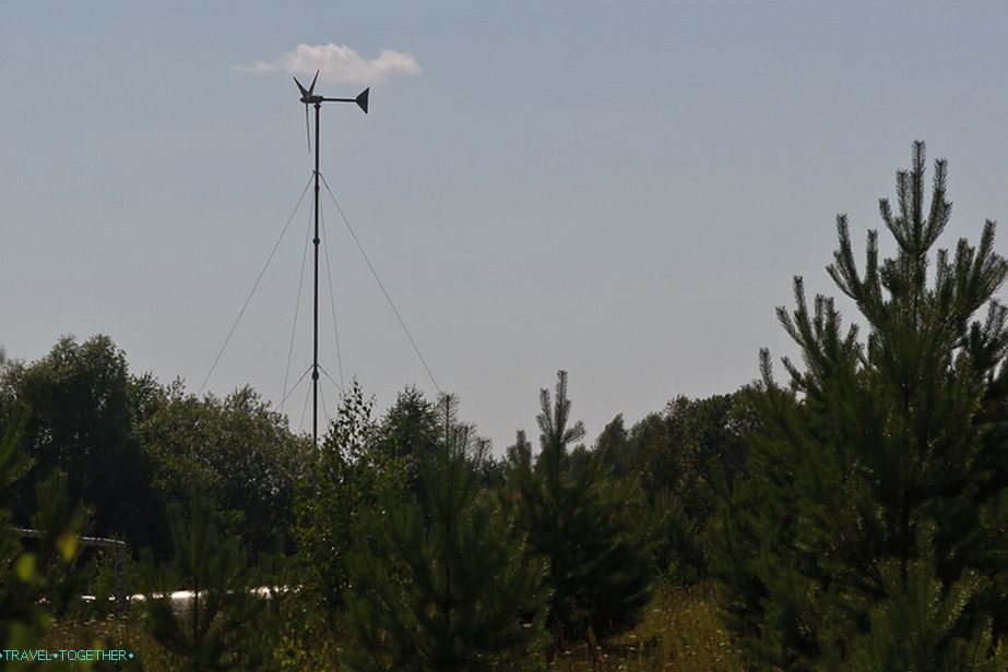 Jelenleg csak két szélturbina van a településen