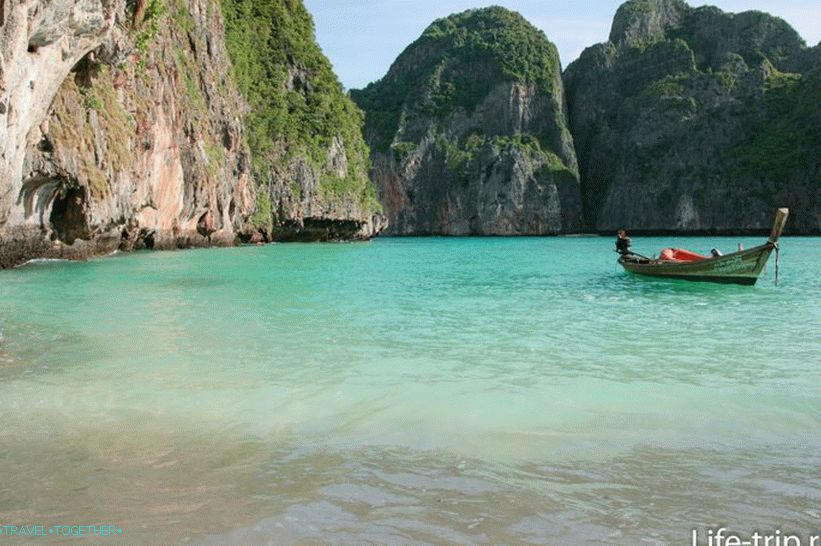 May Bay-öböl, Phi Phi Le