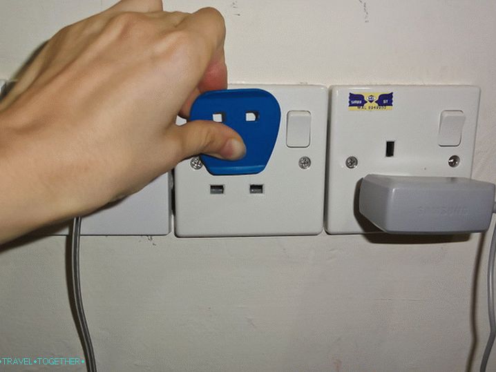 Helyezze be az adaptert fejjel lefelé a kimenetbe
