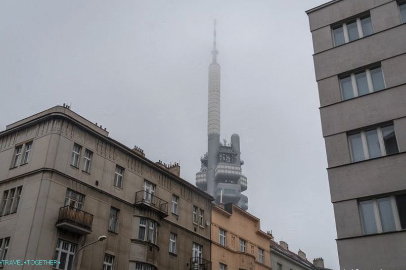 A prágai televíziós torony a Cseh Köztársaság futurisztikus büszkesége