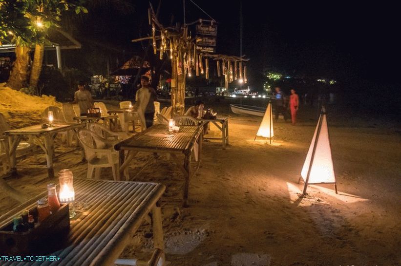 Vagga bár a Phangan-on - kókuszrázza a tengerre néző