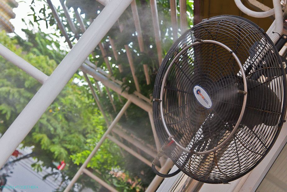 Frissítő és hidratáló ventilátor a pénztárgép közelében