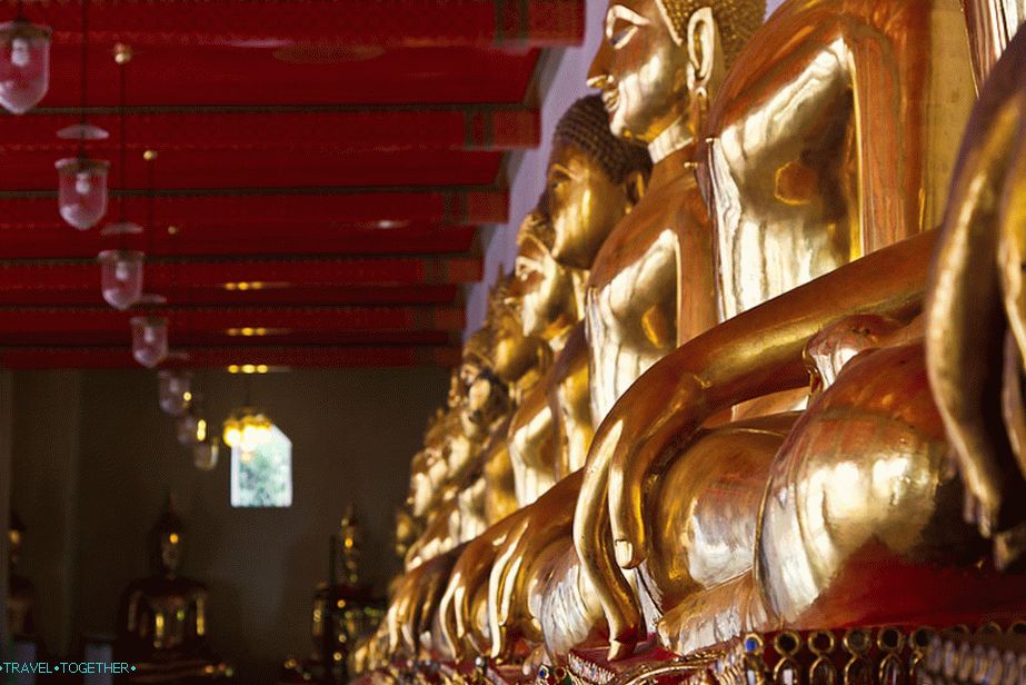 Több száz Buddha figura