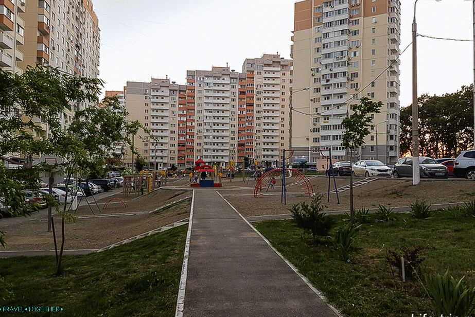 Kelet-Kruglikovskaya utca közelében, nagyon szorosan, a nap folyamán sem lehet parkolni